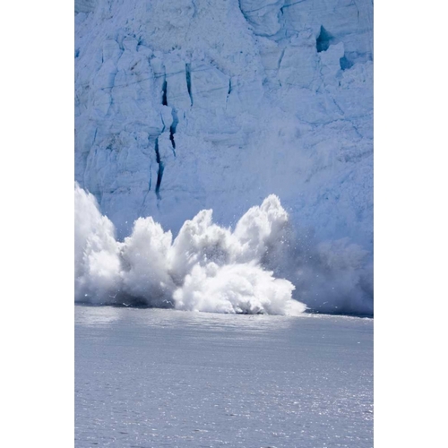 AK, Glacier Bay NP Ice calving of the Glacier